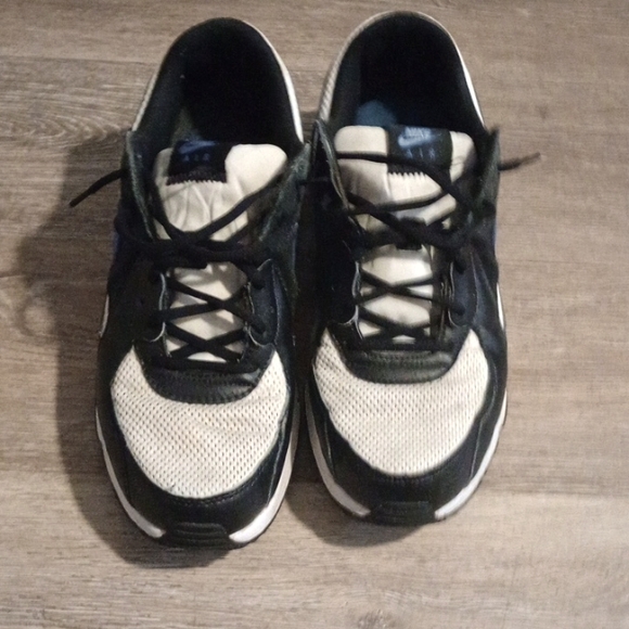 Shoes - Picture 3 of 4